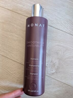 Full Size MONAT Smoothing Anti-Frizz Shampoo